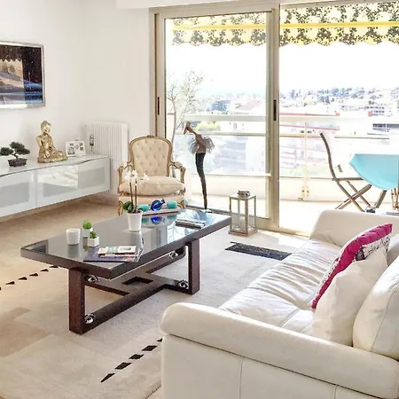 D'une Avec Vue Sur La Mer Balcon Amenage Et Wifi A A 3 Km De La Plage * Ле-Канне